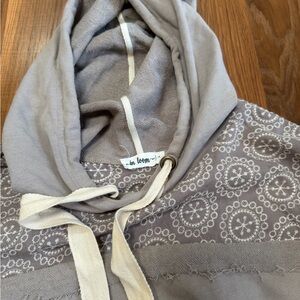 Elegant Gray Patterned Women's Hoodie